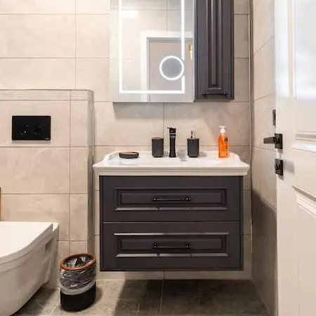 Chic And Modern Flats In Firuzga, Beyoglu